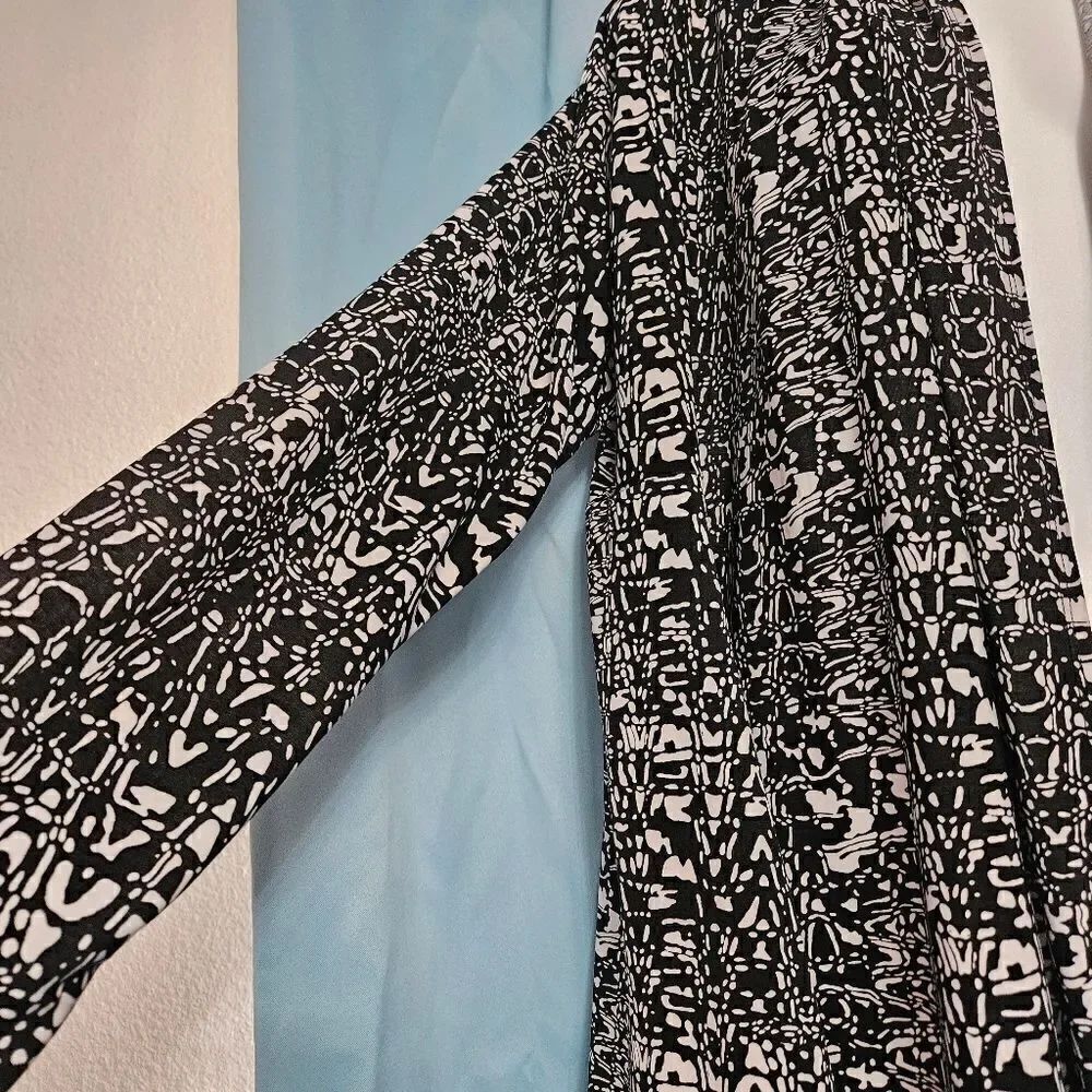 Isabella Rodriguez sweater - Picture 3 of 5